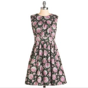 Beautiful Emily and Fin Too Much Fun dress in Hydrangea print. Size Small